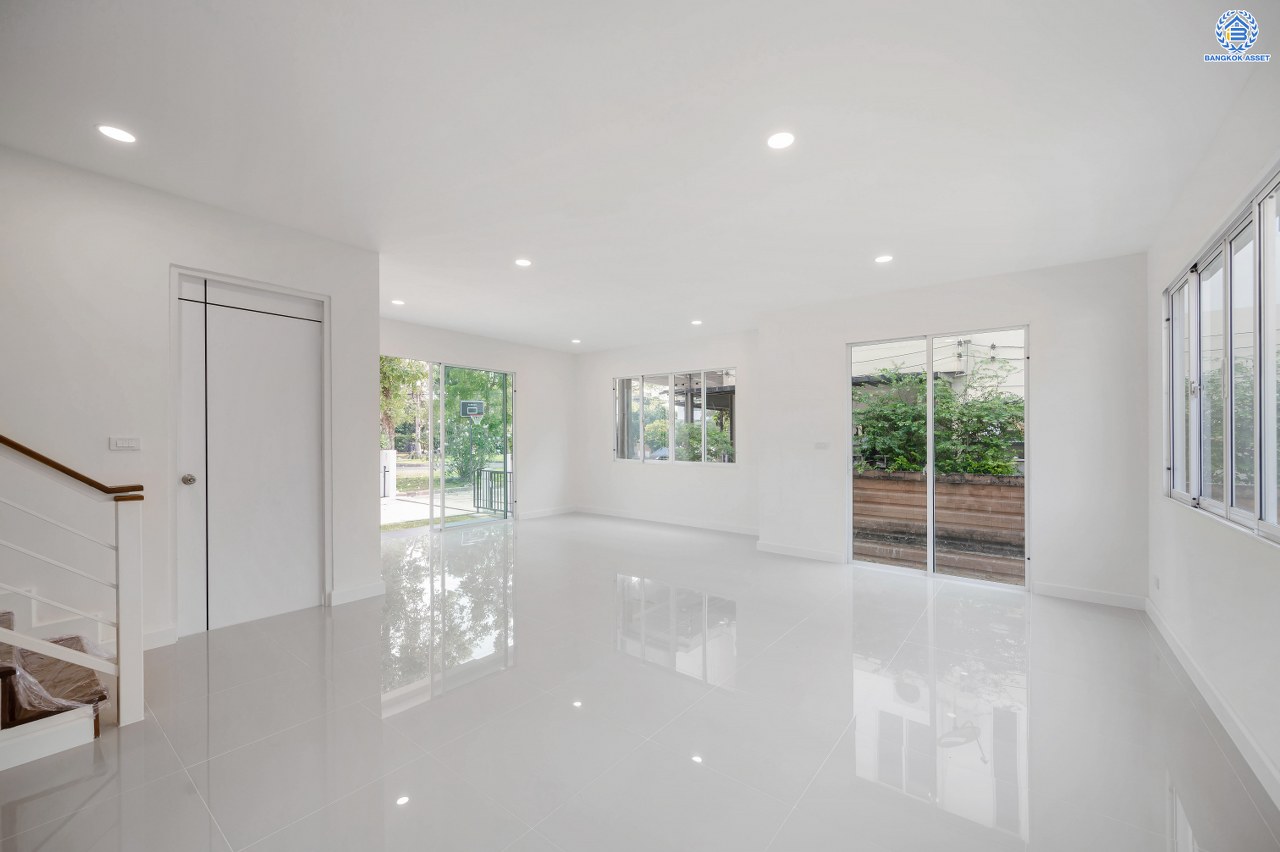 บ้านมือสองตกแต่งใหม่ แบรนด์ Sansiri โครงการ ฮาบิเทีย บางใหญ่ หลังมุม เนื้อที่ 107.3 ตร.ว. พื้นที่ใช้สอย 156.7 ตร.ม. ฟังก์ชัน 3 ห้องนอน 3 ห้องน้ำ จอดรถได้ 4 คัน บนทำเลเดินทางสะดวก เชื่อมสู่ย่านใจกลางเมืองได้อย่างรวดเร็ว ใกล้เซ็นทรัลเวสต์เกต และรถไฟฟ้าสายสีม่วง "สถานีคลองบางไผ่"